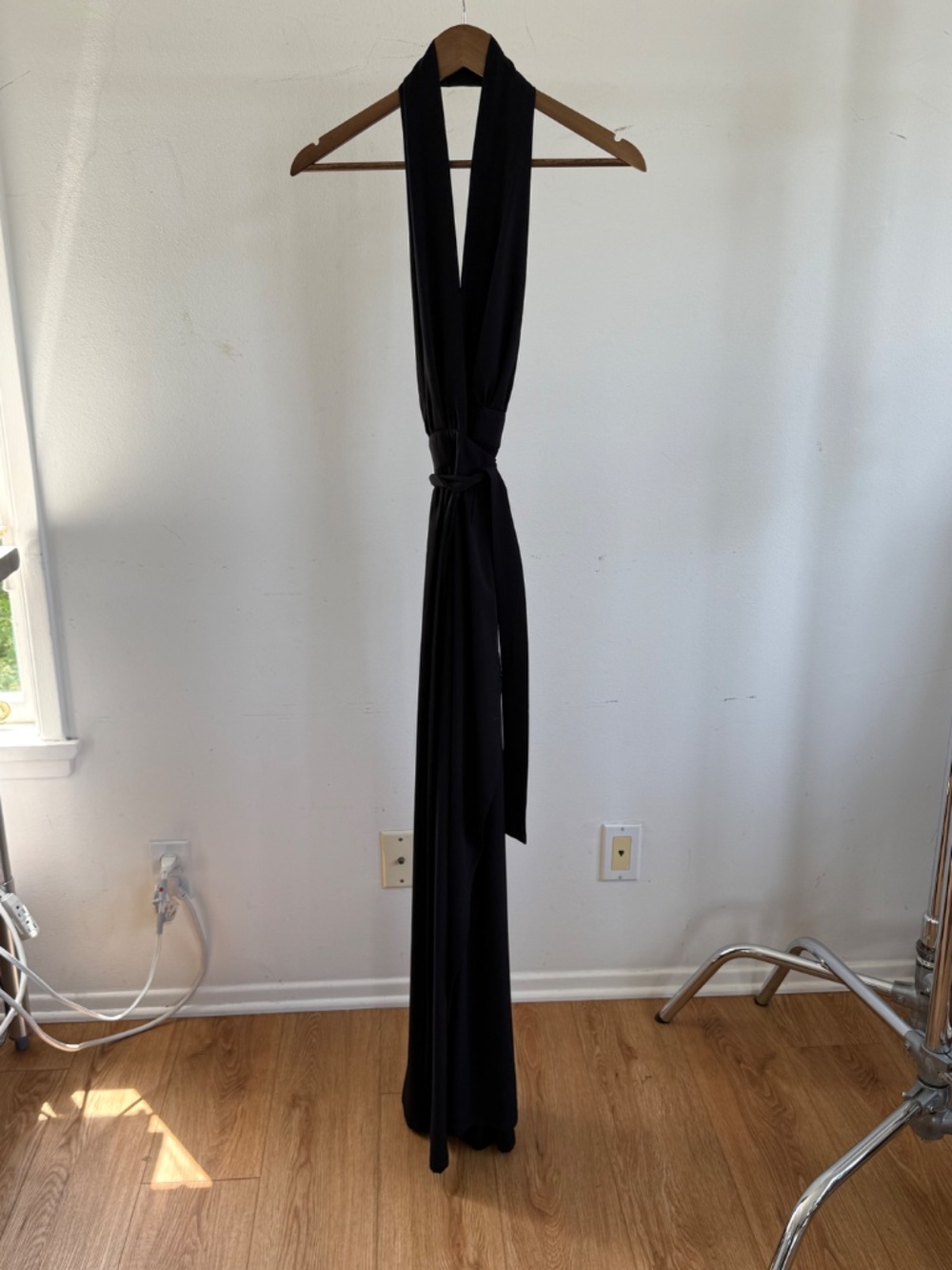 Black low cut wrap dress - Picture 4 of 4